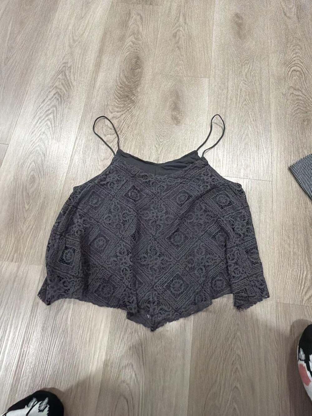 American Eagle Outfitters Lace Cami Size L Gray Cropped Spaghetti Strap Top